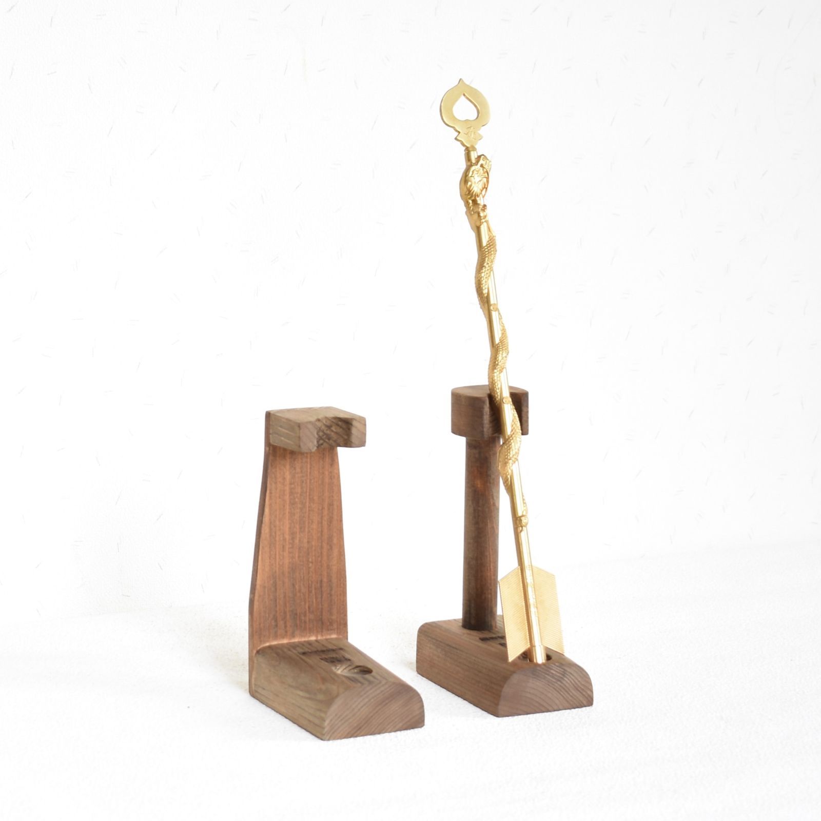 破魔矢 金箔押し 美品 木製 ガラス 破魔矢 金箔押し 木製 ガラス 日本最高級四つ矢破魔弓 本鷹羽根