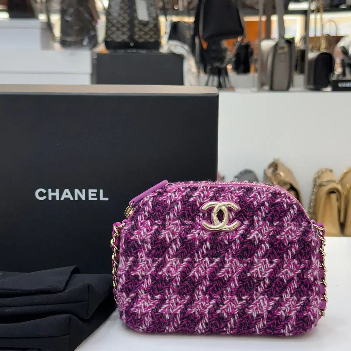 Chanel(シャネル) ハーフムーン ミニ チェーンバッグ ツイード ピンク 