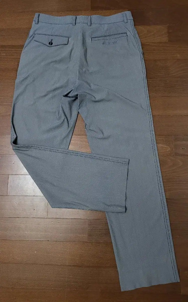 機能性パンツ