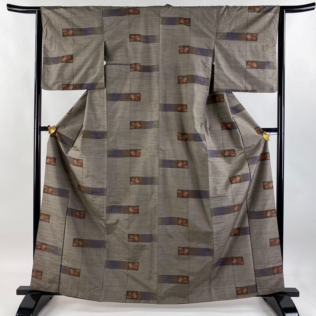 紬 身丈163cm 裄丈63cm S 袷 蝶 幾何学模様 焦茶色 正絹 秀品