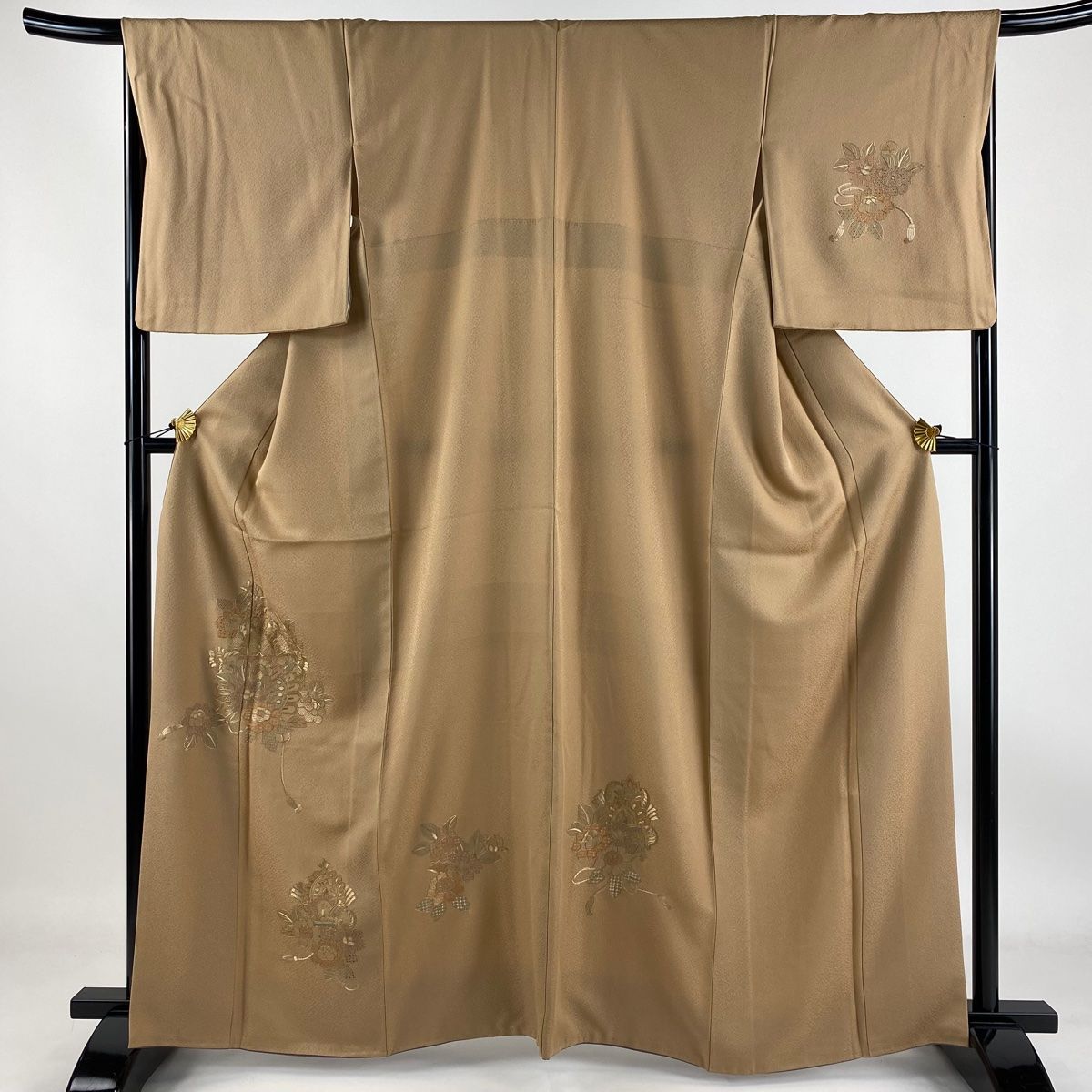 付下げ　袷　正絹　部分絞り　豆がら茶色　草花刺繍　身丈163裄66.5 5050-02465_3.jpg