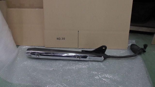 カブ50 AA 04 1022 xxx の マフラー 傷