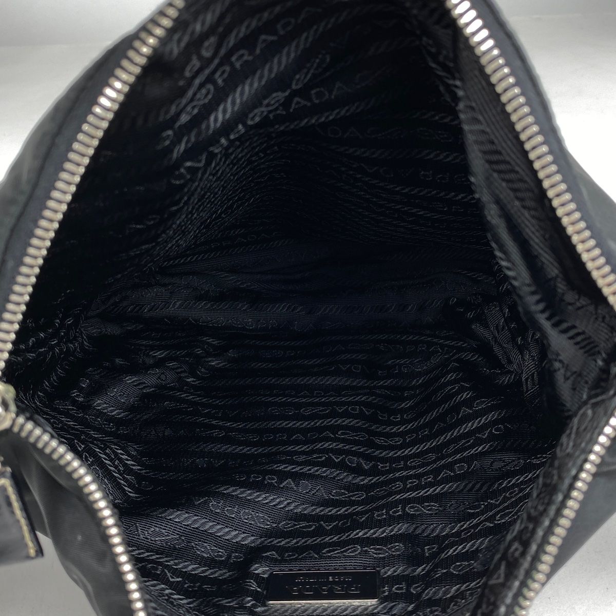 プラダ PRADA ロゴプレート ショルダーバッグ 斜め掛け ショルダー