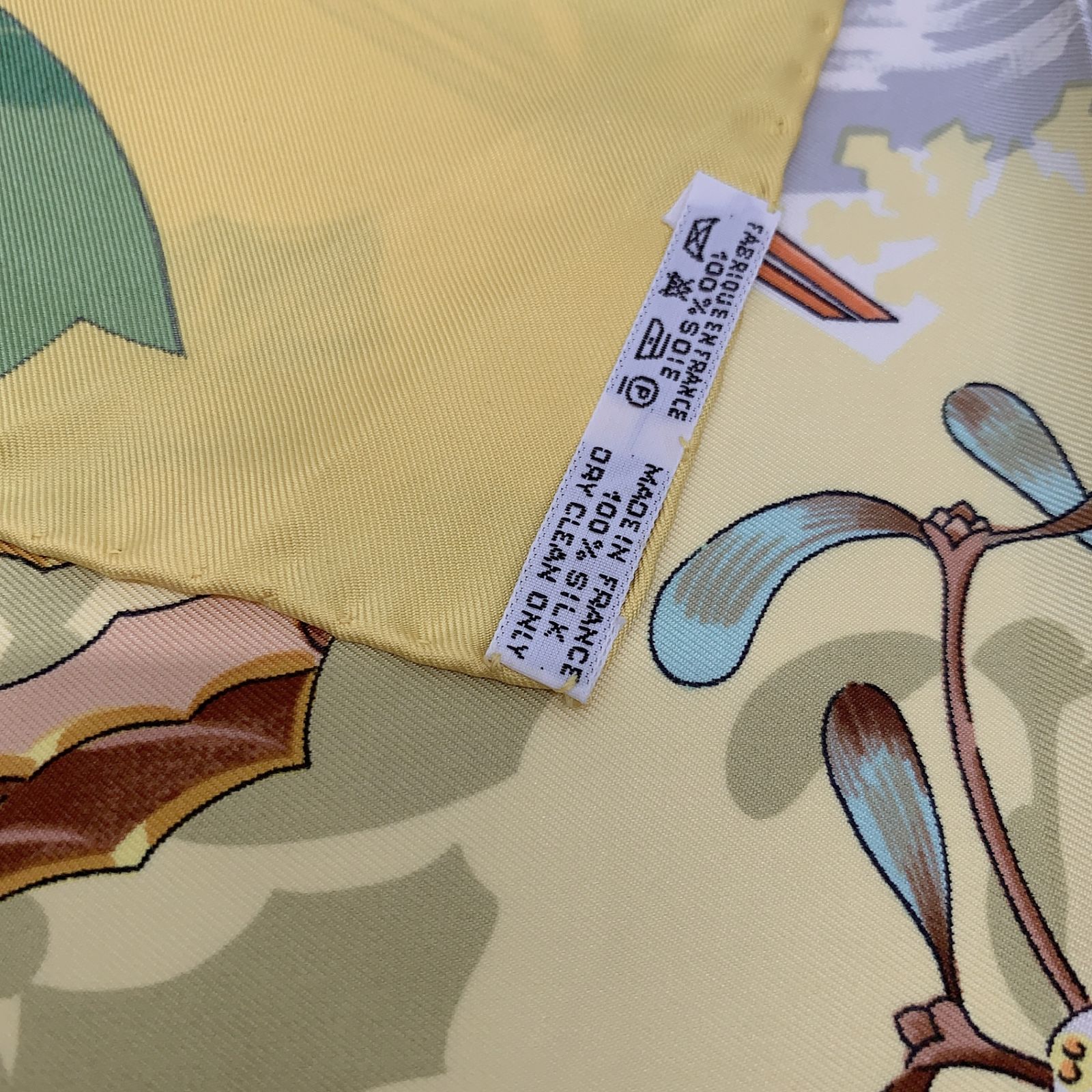 HERMES エルメス カレ90 Neige d'Antan 去年の雪 イエロー シルク100