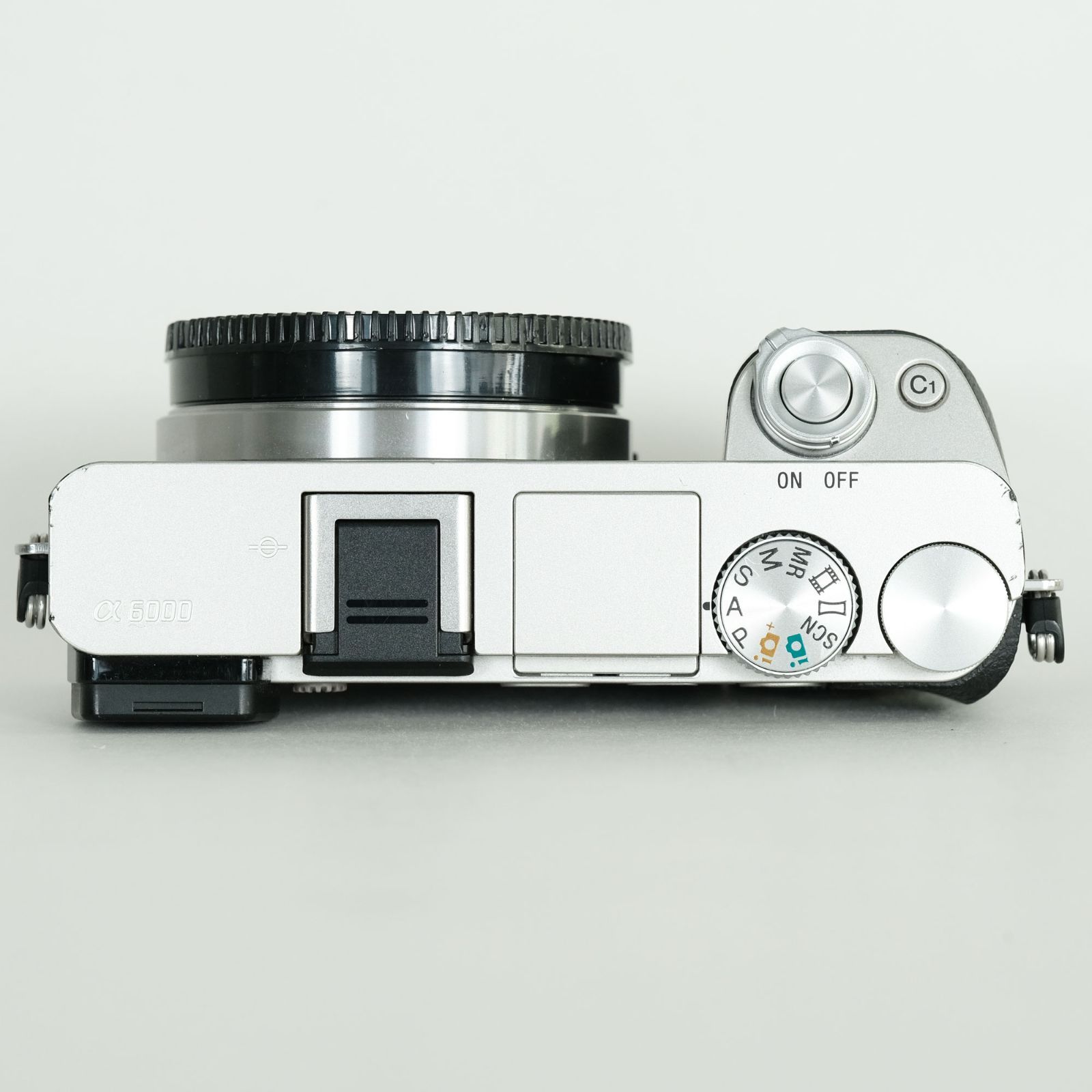 SONY α6000 ボディ単体 シルバー｜バッテリー・チャージャー・SD付属 SONY α6000 ボディ単体 シルバー｜バッテリー・チャージャー・SD付属