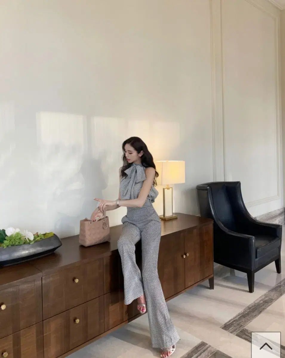 クロネ フィット チェーン リボンホルターネック ＆ ブーツカット set