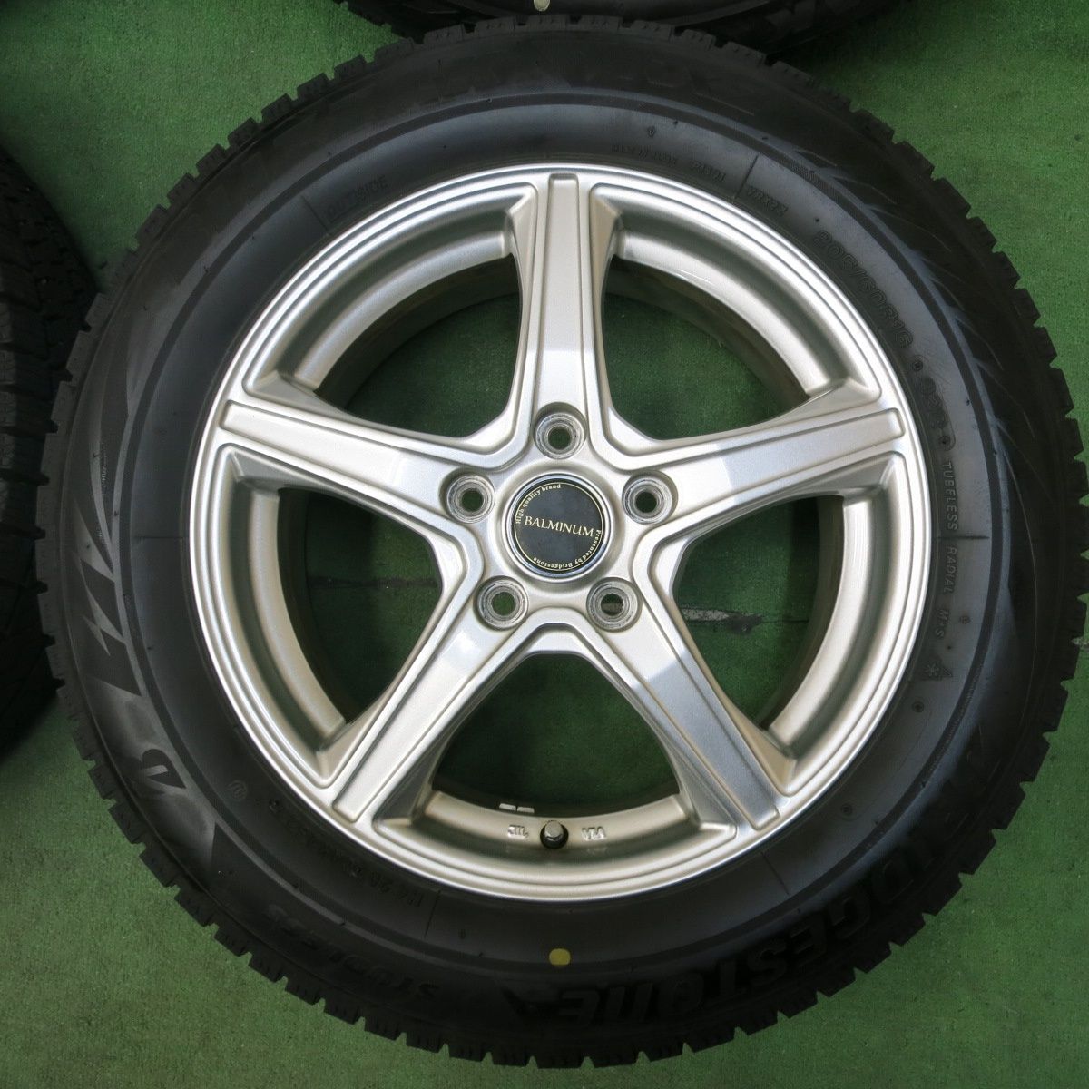 送料無料] バリ溝！22年！キレイ！9.5分☆スタッドレス 205/60R16