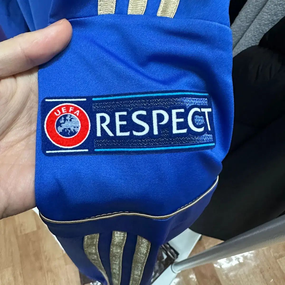 12 ー