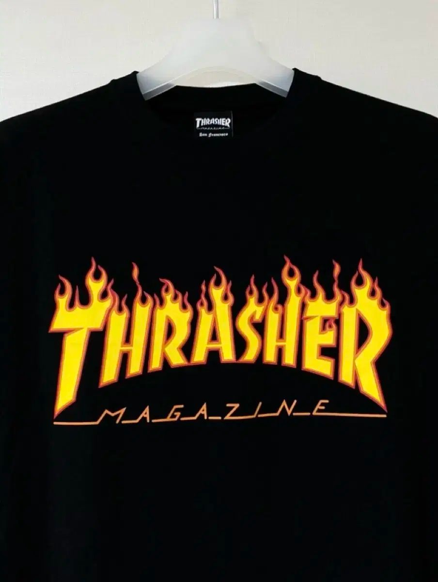 ロゴ Tシャツ