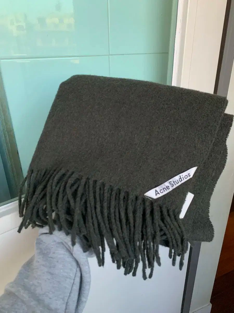 Acne Studios(アクネストゥディオズ) マフラー ダーク グリーン ナロー