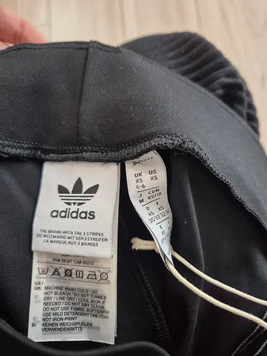 アディダス ブーツカット トレーナー xs