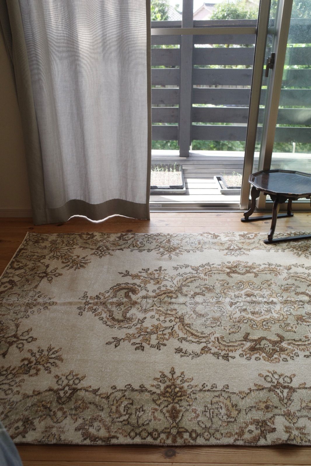 メダリオン ペールグリーン