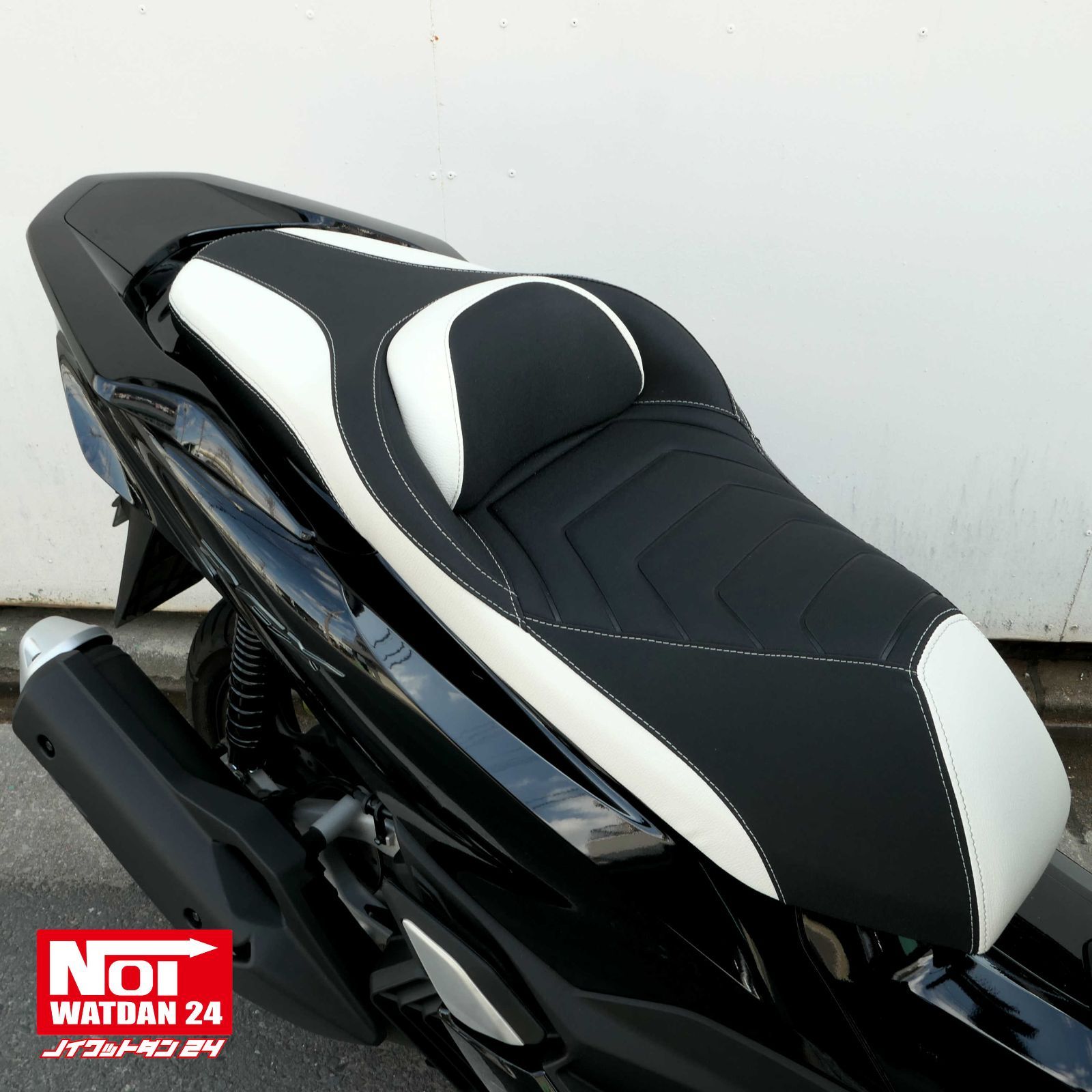 ホンダ　PCX　ローダウン段付タックロールシート　ブラック/ホワイトステッチ TWR ローダウンシート PCX125 PCX160（タックロール）TWR製 純正