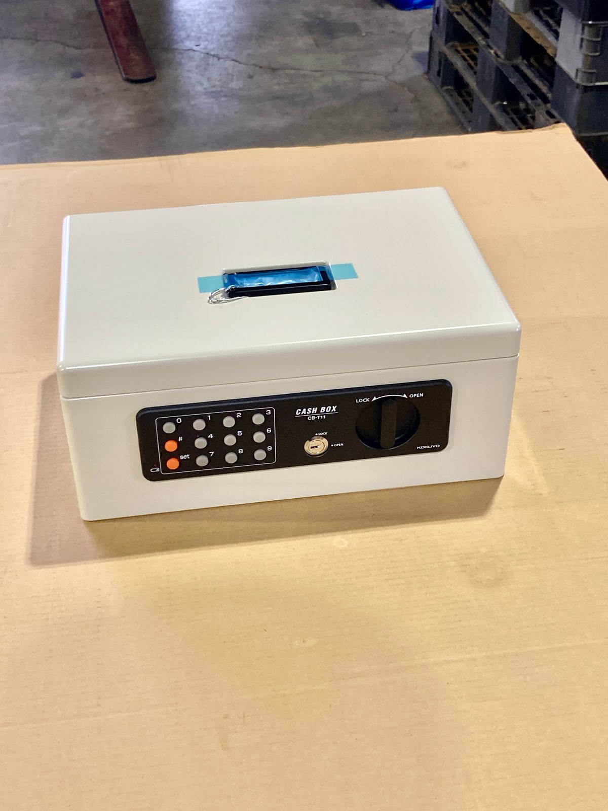 開封済 ♥品 手提げ金庫 テンキー付き A4 CB-T11M ライトグレー