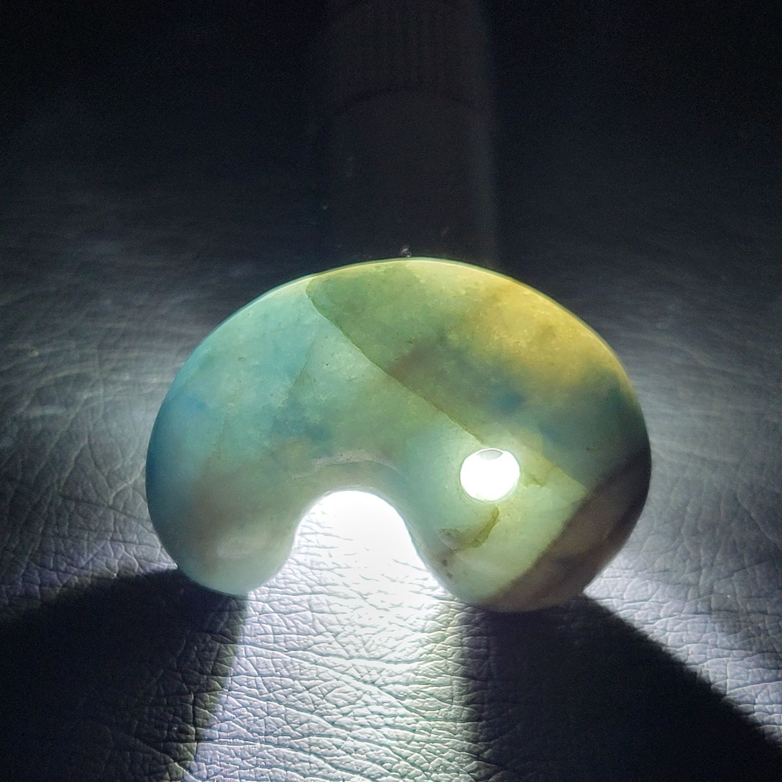 糸魚川翡翠　入りコン沢　勾玉 勾玉／青色（入コン沢）ヒスイ | 糸魚川翡翠工房こたき