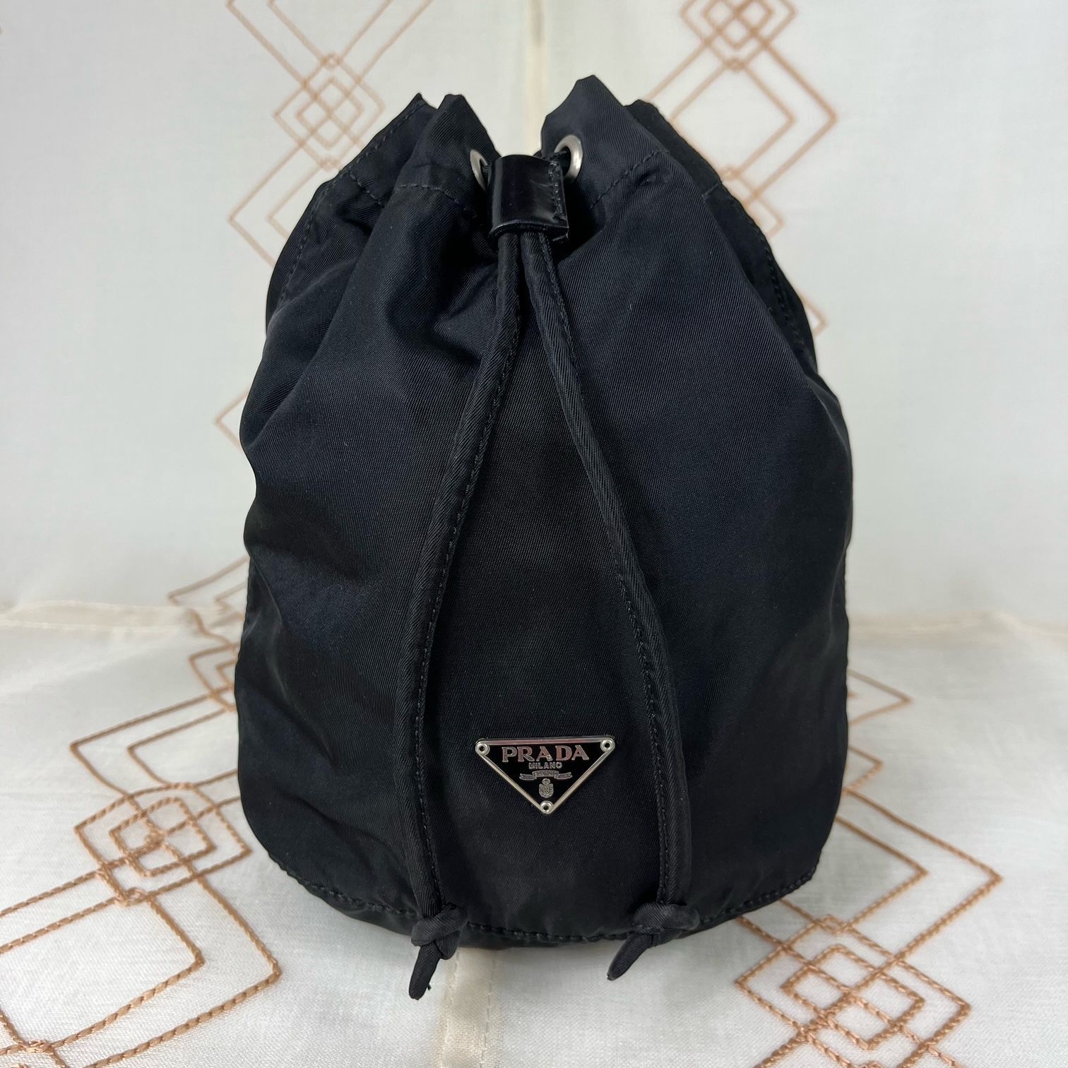 新品未使用　プラダ PRADA 巾着 ポーチ 小物入れ MV369　ブラック21000円でお願い致します