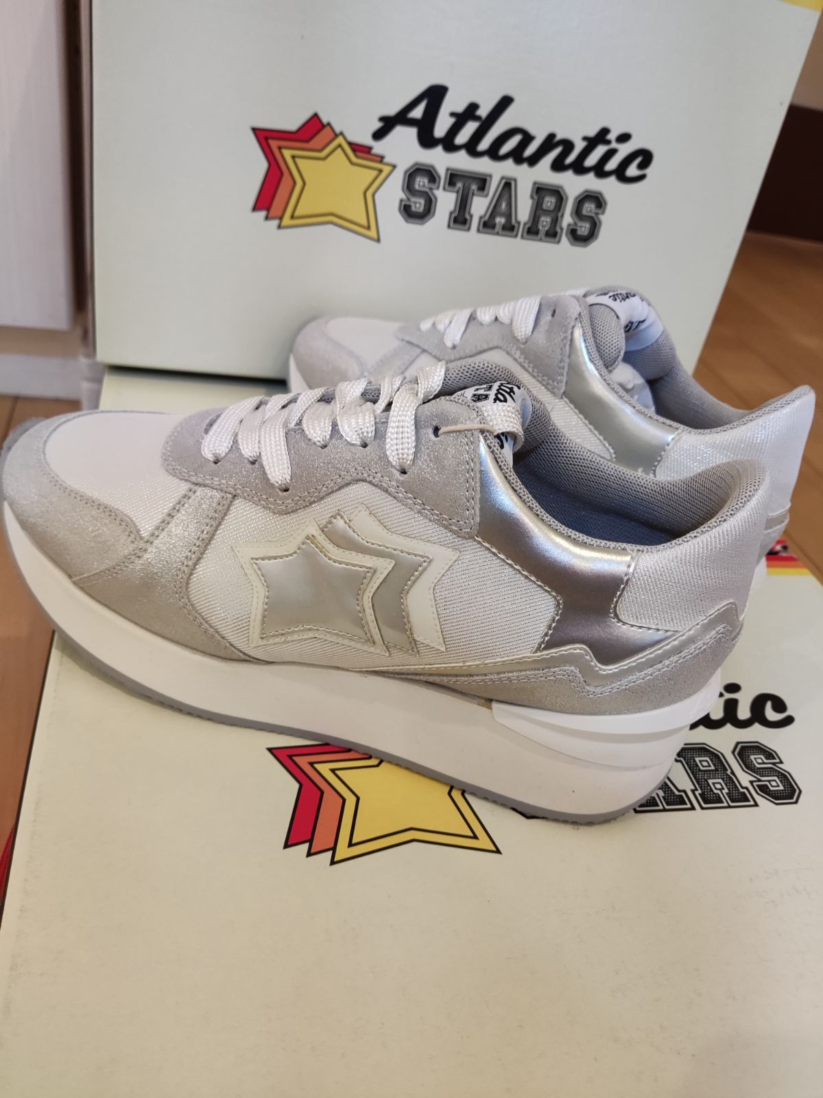 ホワイトシルバー アトランティックスターズ スニーカー - メルカリ
