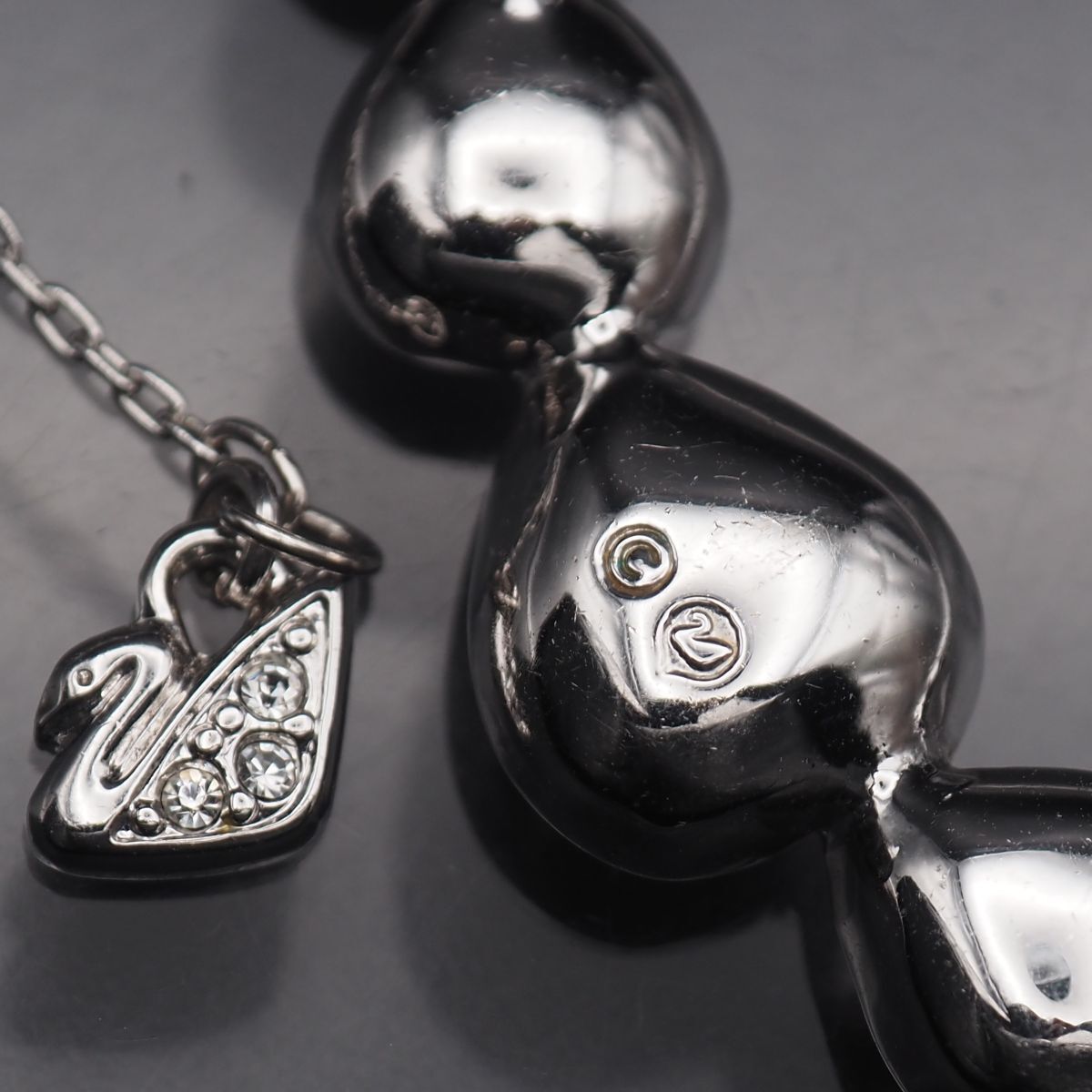 SWAROVSKI ビンデージ風 ハートパールスワンロゴネックレス SWAROVSKI ビンデージ風 ハートパールスワンロゴネックレス