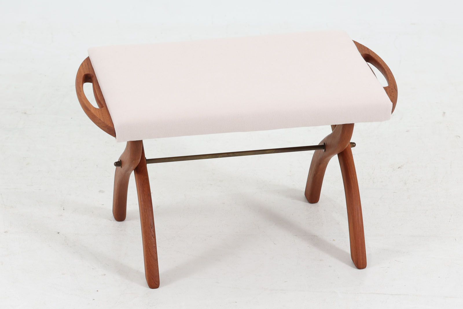 デンマーク製スツール デンマーク製/三本足のスツール - 北欧、暮らしの道具店