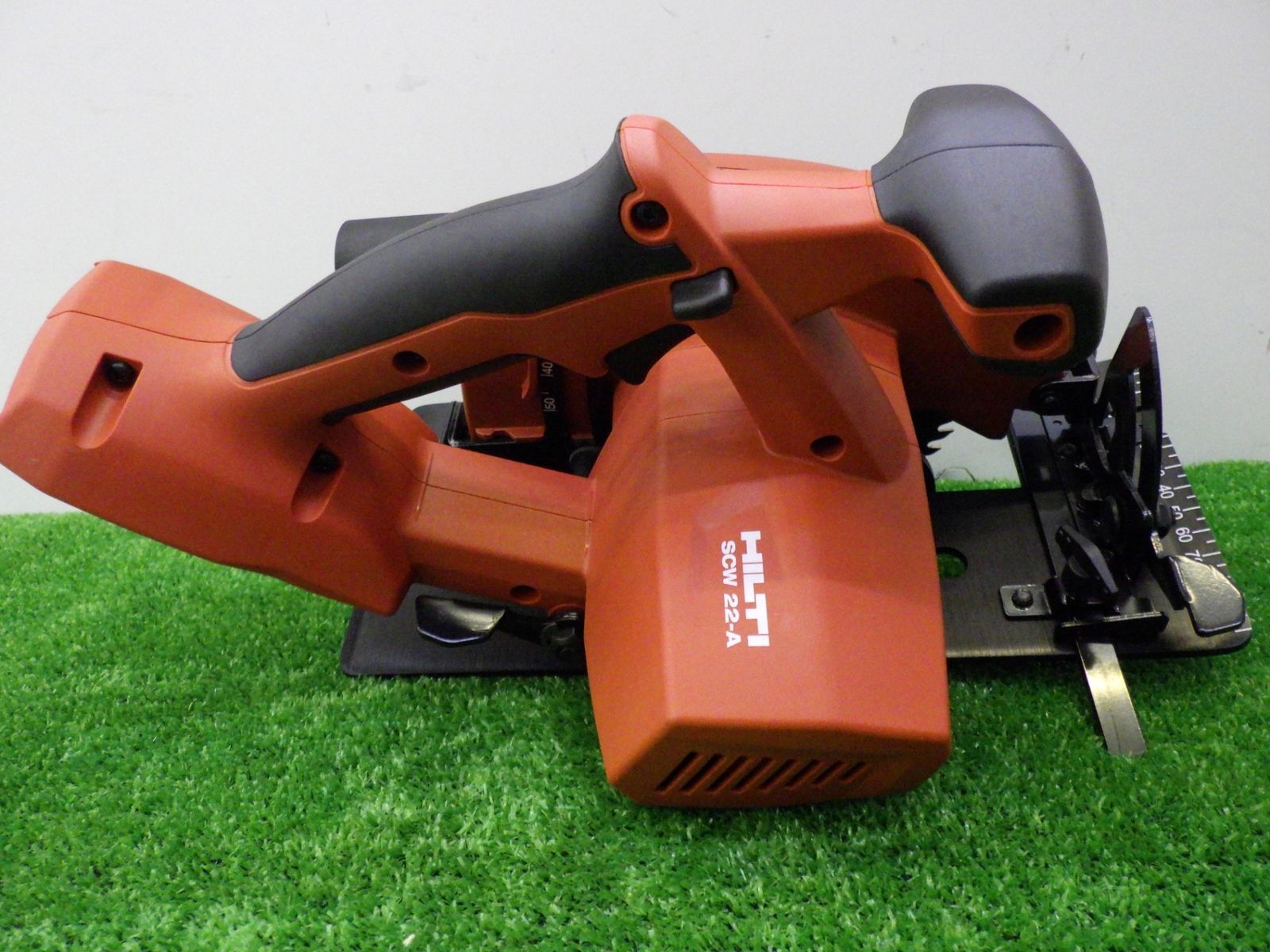 HILTY ヒルティ 充電式丸ノコ SCW22-A 電動工具 DIY 切断機 木工 HILTY ヒルティ 充電式丸ノコ SCW22-A 電動工具 DIY 切断機 木工