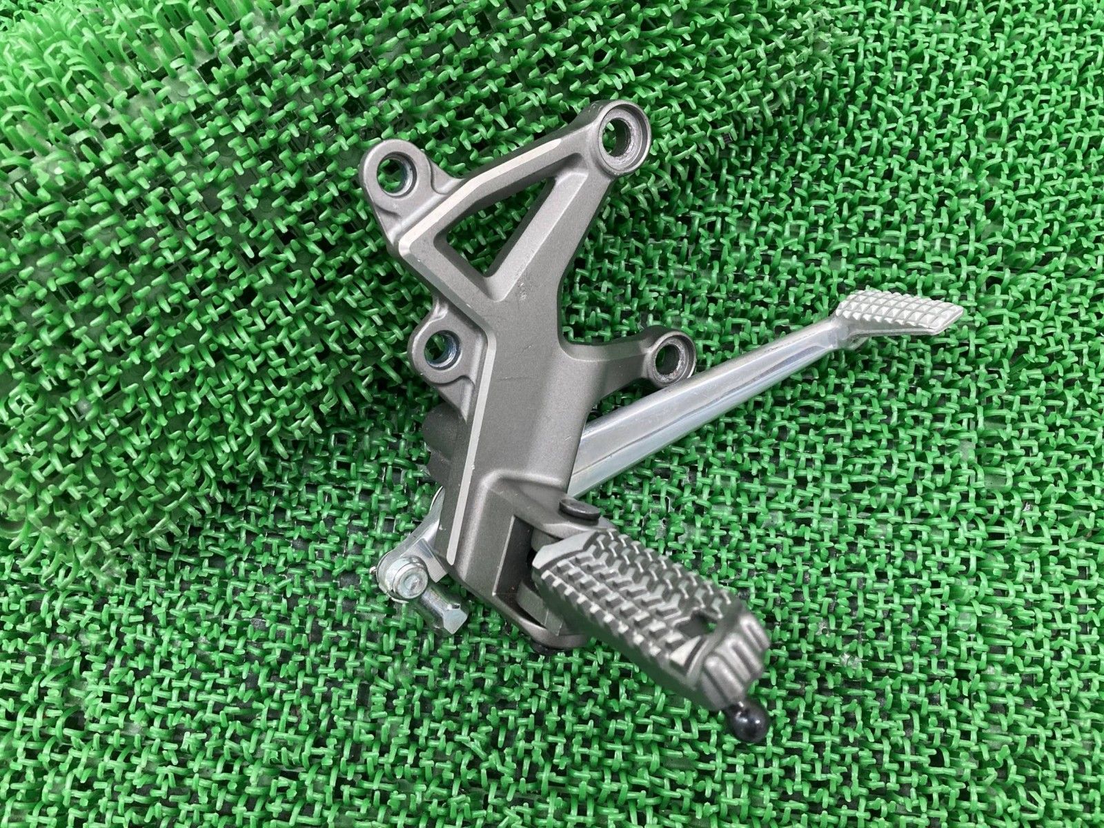 H2 ステップ 右 0994 カワサキ 純正 中古 バイク 部品 ZXT02J NINJA ニンジャ ブレーキペダル メインステップ 車検 Genuine 52 バイク H2 ステップ 右 0994 カワサキ 純正 バイク 部品 ZXT02J NINJA