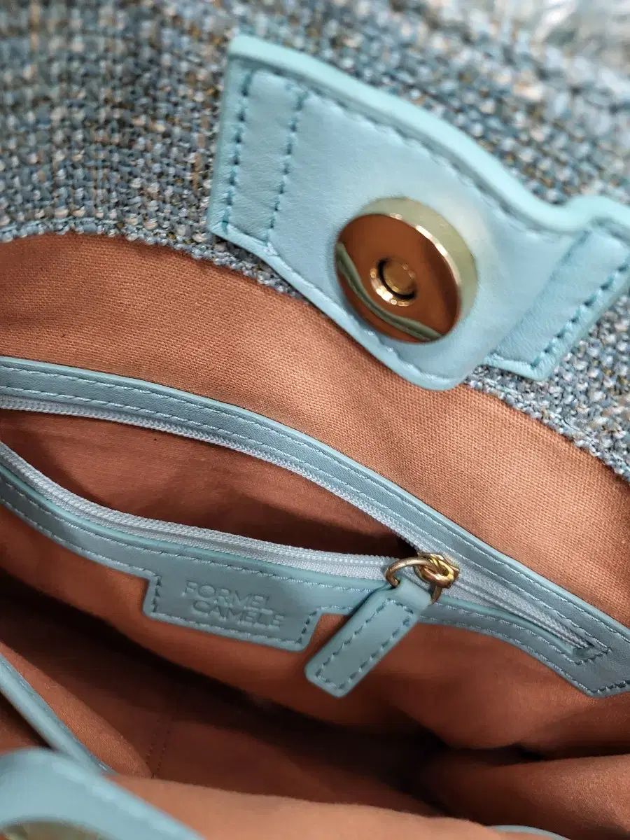 ポメルキャメル生地のツイートバッグ