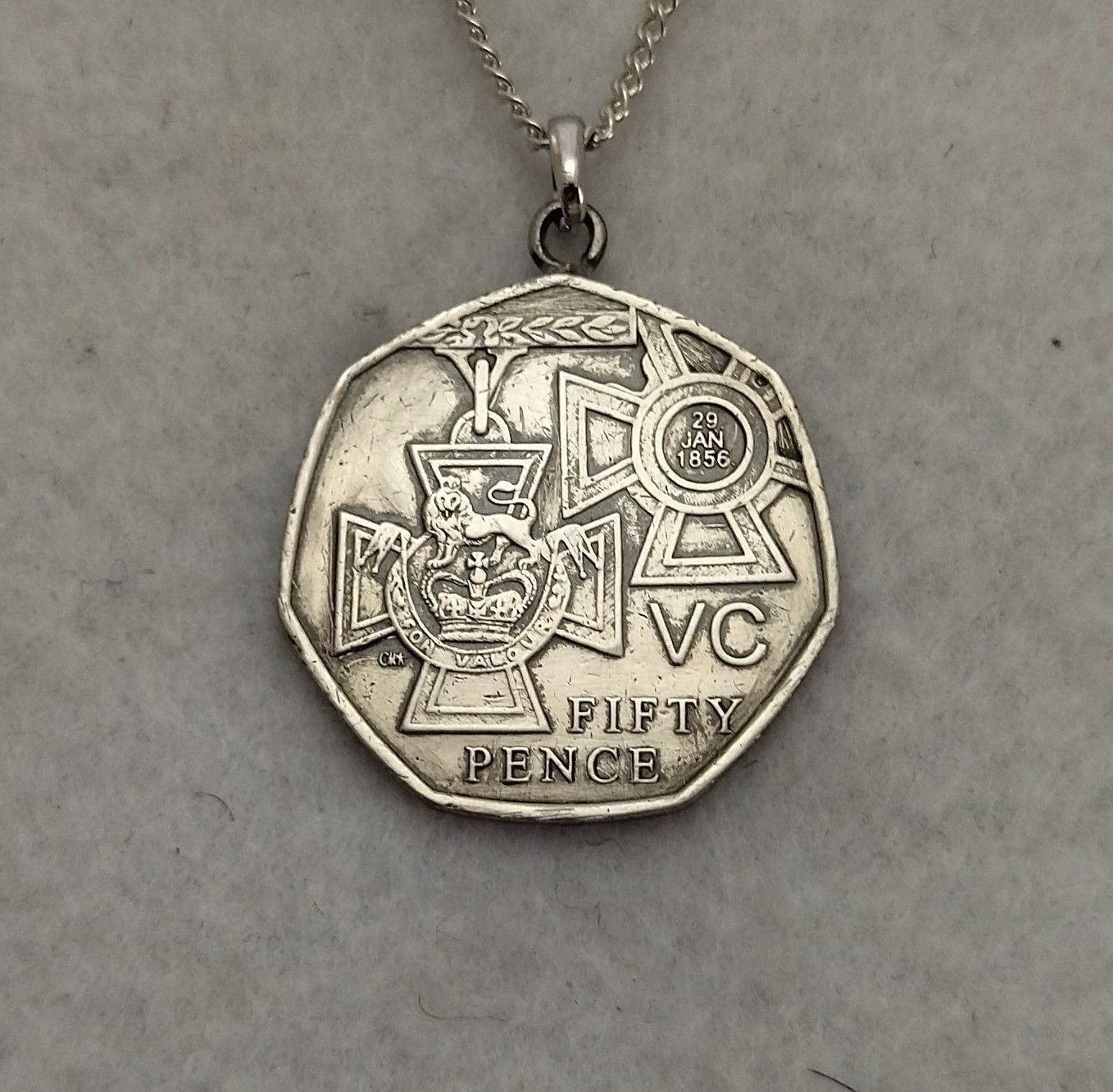 ヴィクトリアクロス イギリスのコインネックレス
