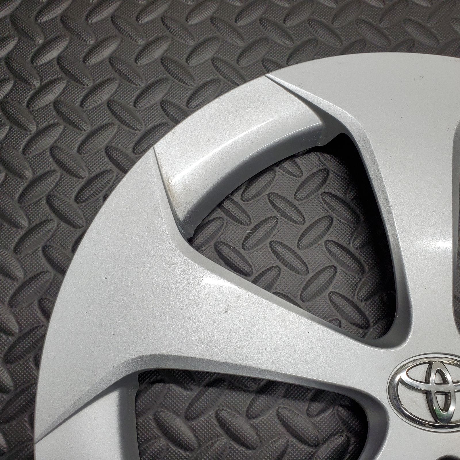 フ*ム様 【未使用】トヨタ純正　プリウス30系　ホイキャップ4枚セット Amazon | TOYOTA (トヨタ) 純正部品 ホイール キャップ プリウス