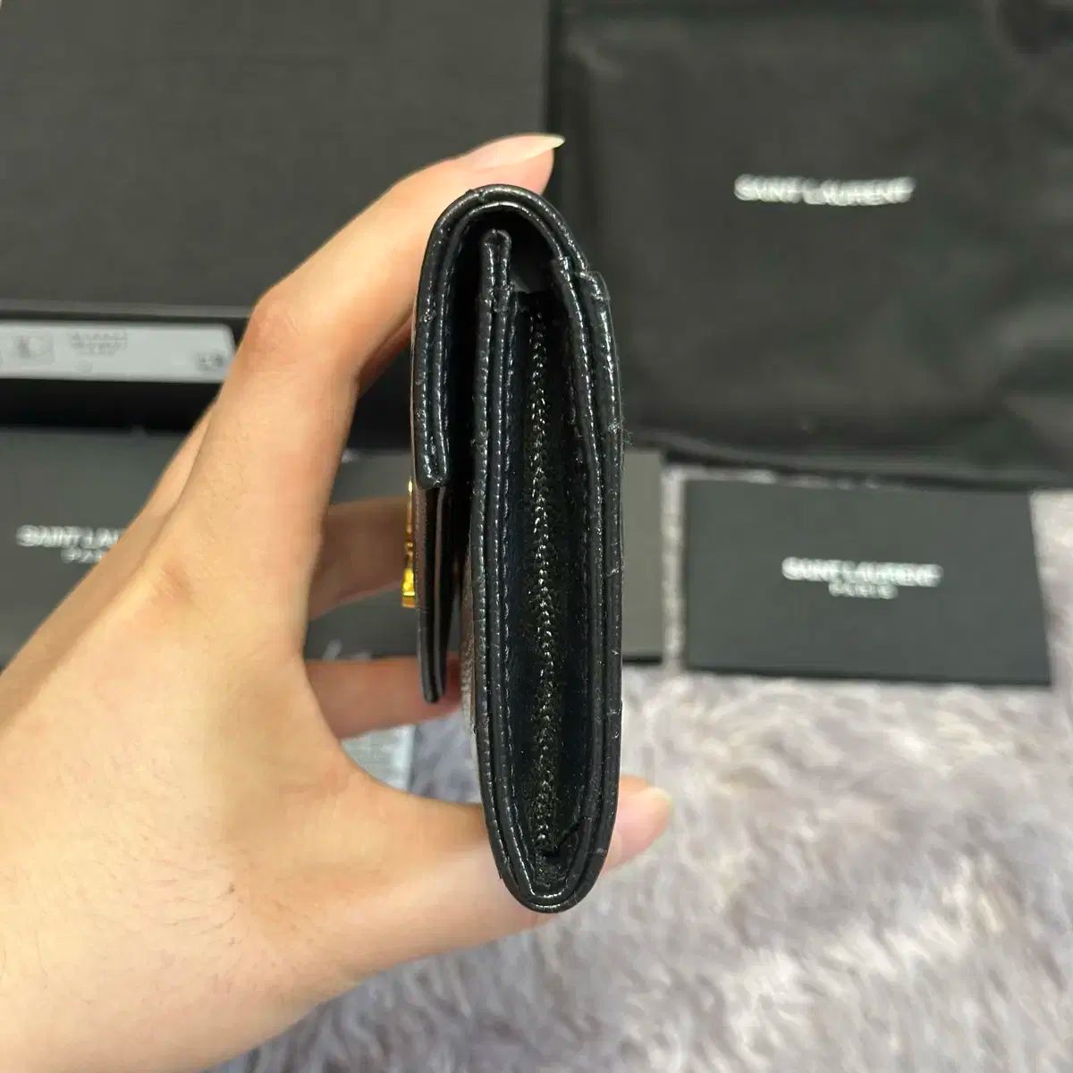 完備 YVES SAINT LAURENT イヴ サンローラン マトラッセ エンベロープ ミドルウォレット DECORATOM_COM_BR
