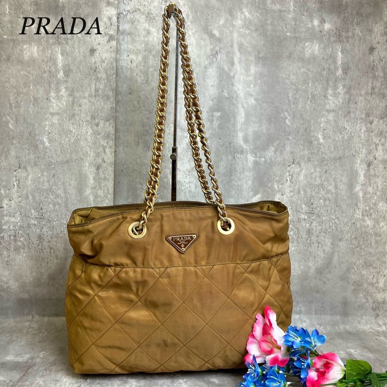 ✨良品✨ PRADA プラダ キルティング ショルダーバッグ トートバッグ 三角ロゴプレート トライアングル ロゴ型押し ゴールドチェーン A4収納  総柄 ロゴプレート 白タグ テスートナイロン カーキ 緑色 - メルカリ