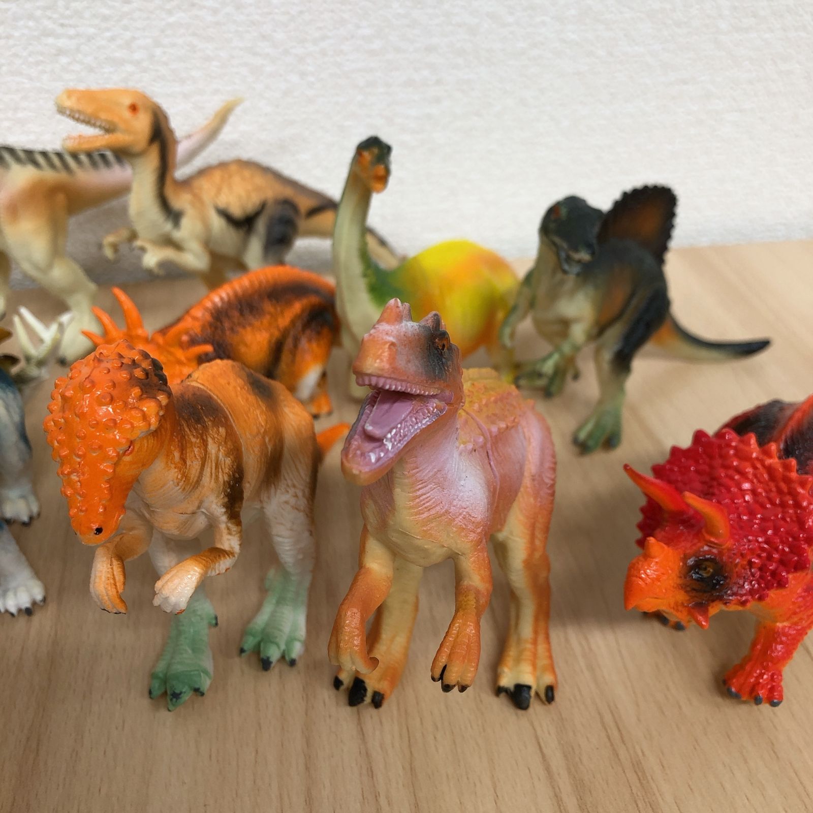 恐竜フィギュア 12体セット カラフル - メルカリ