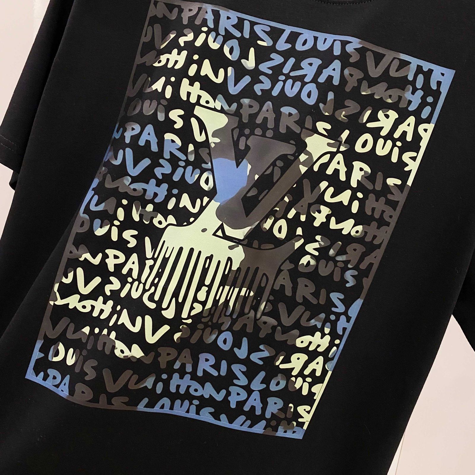 8月7日までお得値段‼️Louis Vuitton ロゴプリント ツリスカーフ ルイ·ヴィトン】夏の装いのポイントに！色鮮やかな新作スカーフ