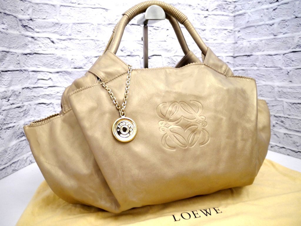 美品22万◇LOEWE ロエベ NAPPA AIRE MISTRAL ナッパ アイレ ミストラル 巾着型 ナッパレザー トート ハンド バッグ 金◇  希少なゴールド♪ - メルカリ