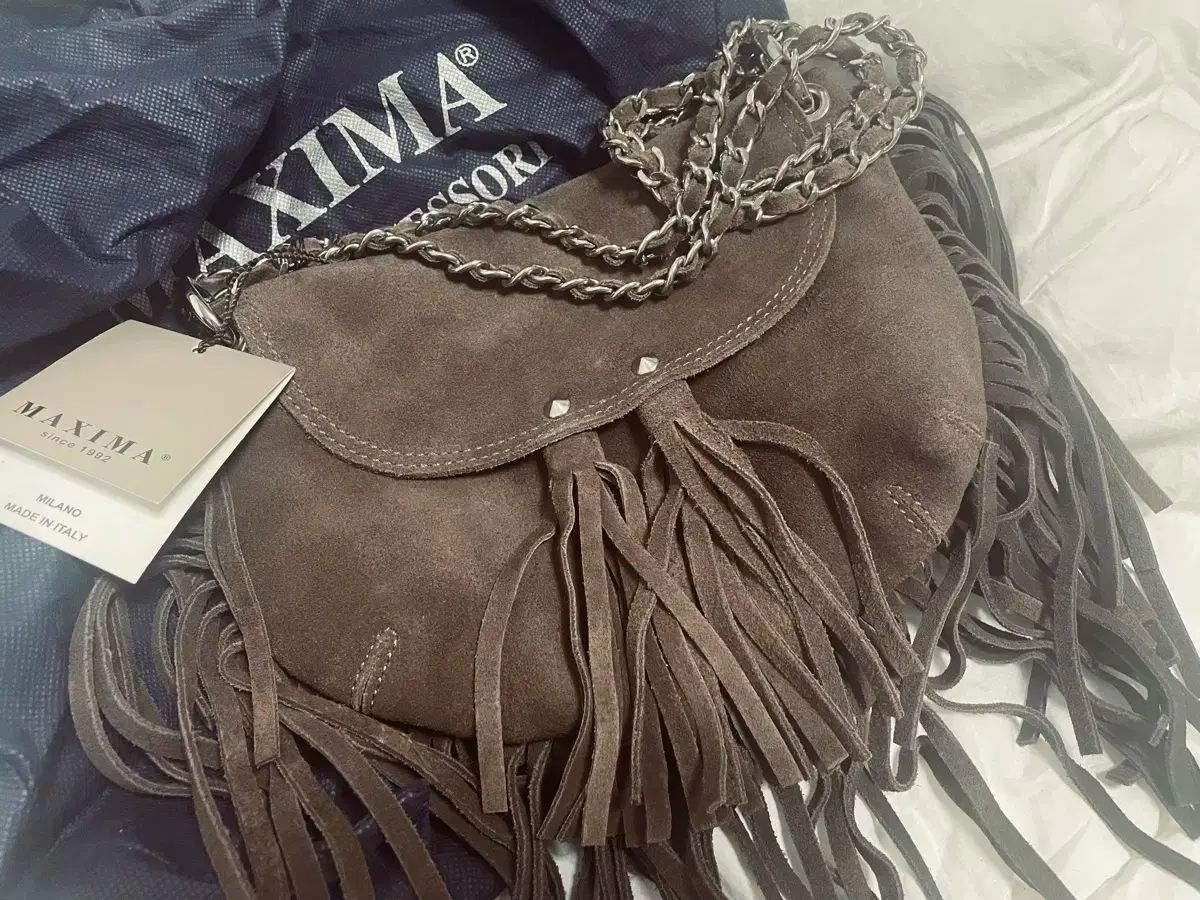 マクシマ イタリア製 スエード フリンジ チェーンバッグ