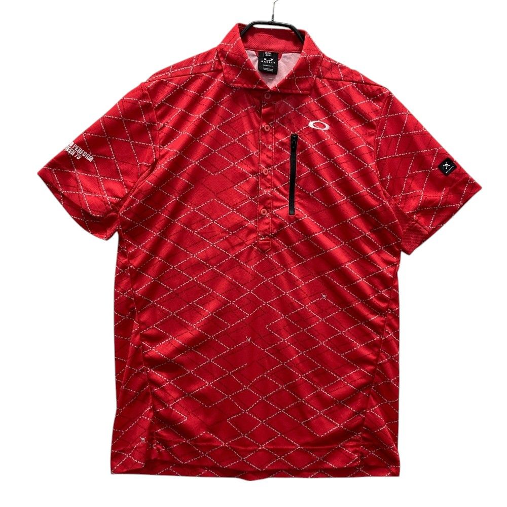 サイズ：XL OAKLEY オークリー  半袖ポロシャツ スカルタグ 総柄 レッド系 [240101474067] ゴルフウェア メンズ ストスト サイズ：XL OAKLEY オークリー 半袖ポロシャツ スカルタグ 総柄