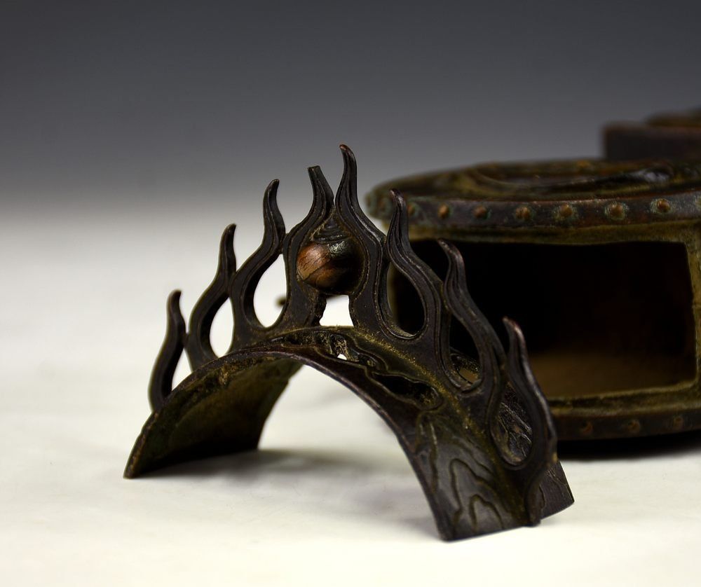 古銅火炎雨龍香炉 在銘