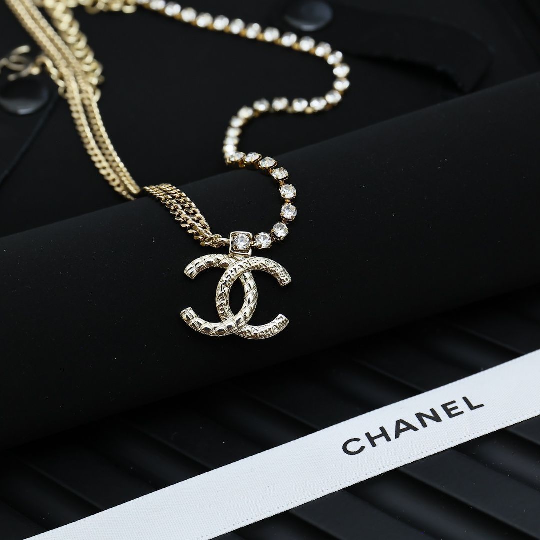 CHANEL】シャネル (新品未使用) クラシックダブルCロゴ ネックレス 菱格模様と双鎖の完美組み合わせ - メルカリ