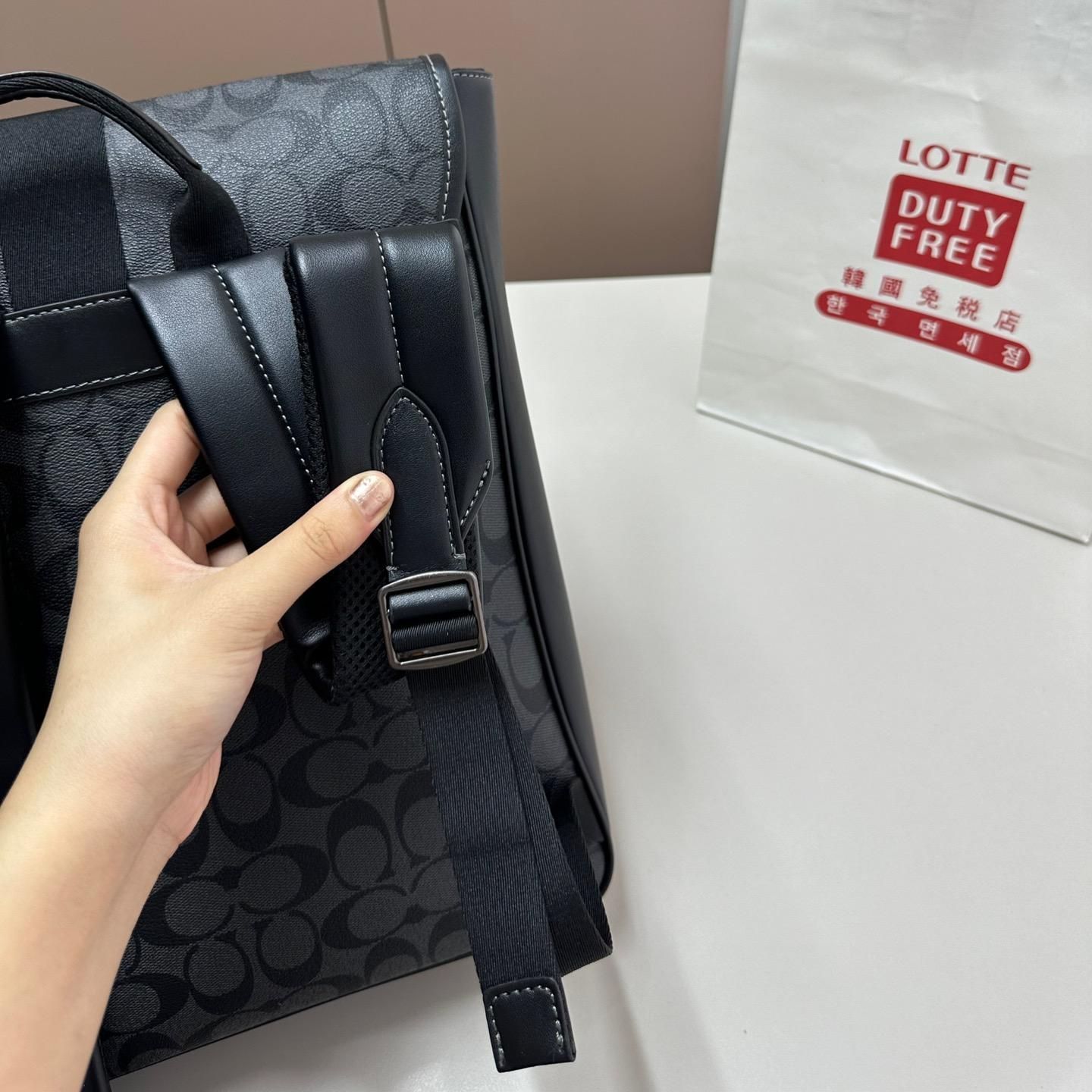 COACH コーチ バックパック リュックサック シグネチャーパターン ブラック レザー モノグラム デイリーユース シンプルデザイン 収納力