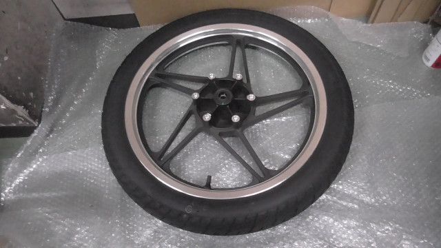 CBF125T LALPJJN25P3104xxx の フロントホイール タイヤ 1759202556