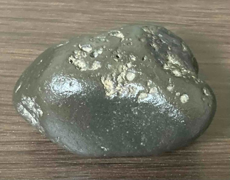 超特価！44，000円！阿波・徳島の「鮎喰川」にて採取された希少価値の高い大型隕石！