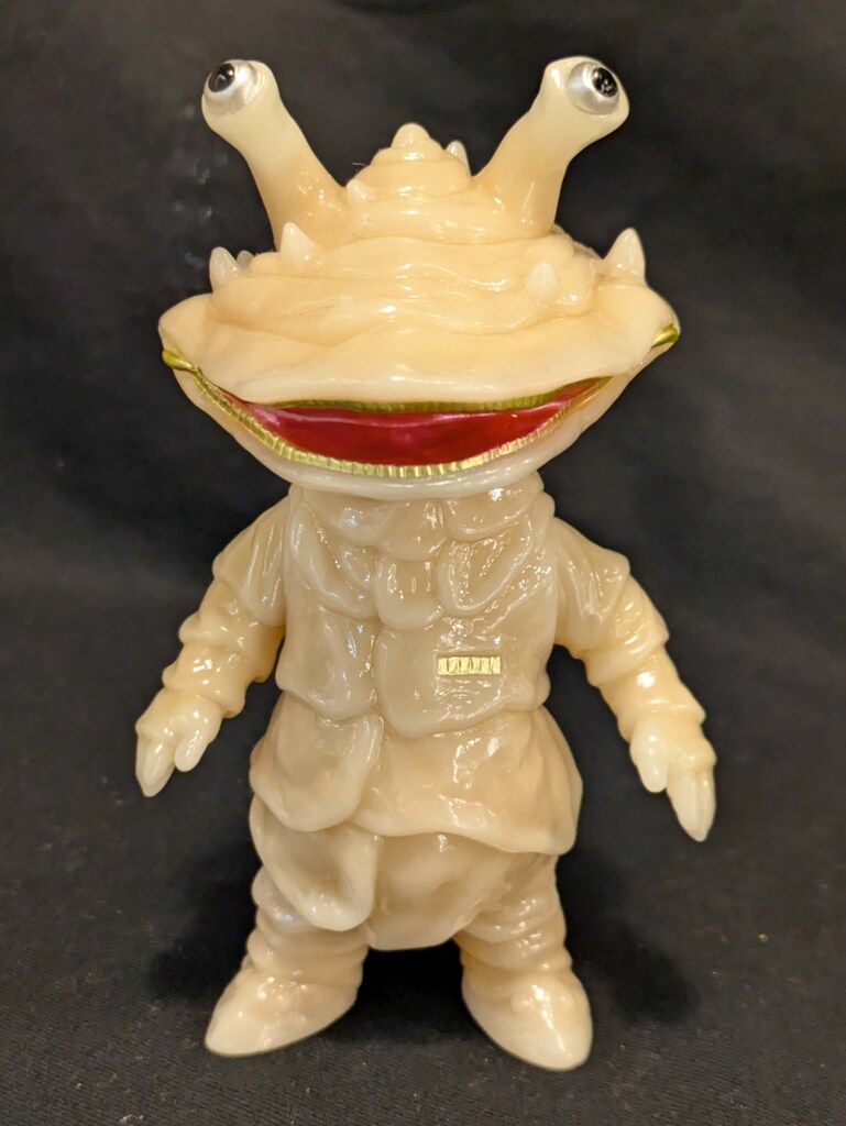 MAXTOY ミニソフビ怪獣倉庫シリーズ コイン怪獣 カネゴン 蓄光成型|白|金