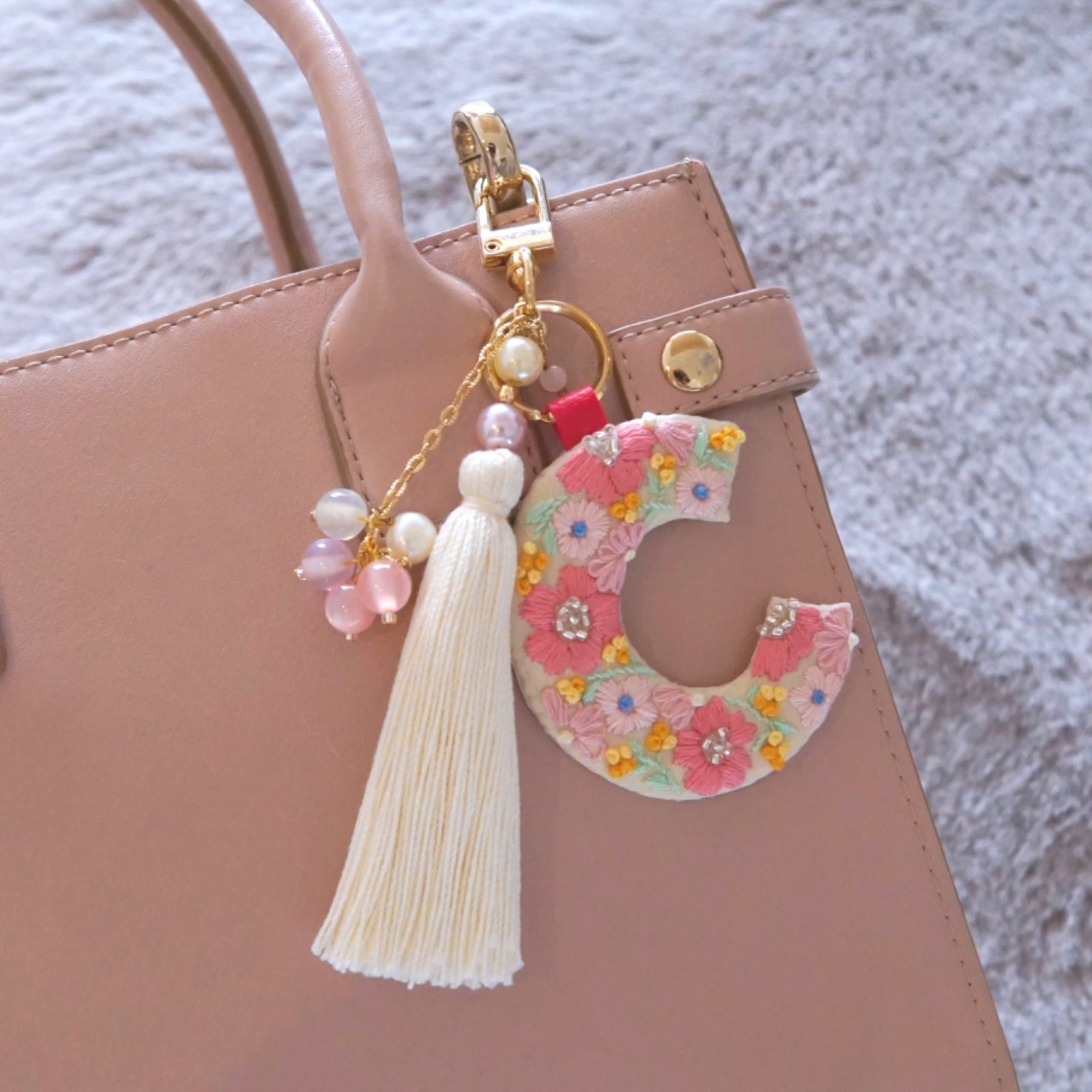 お花のイニシャルキーホルダー♪ Amazon.co.jp: イニシャルキーホルダー フラワー お花 アクリル