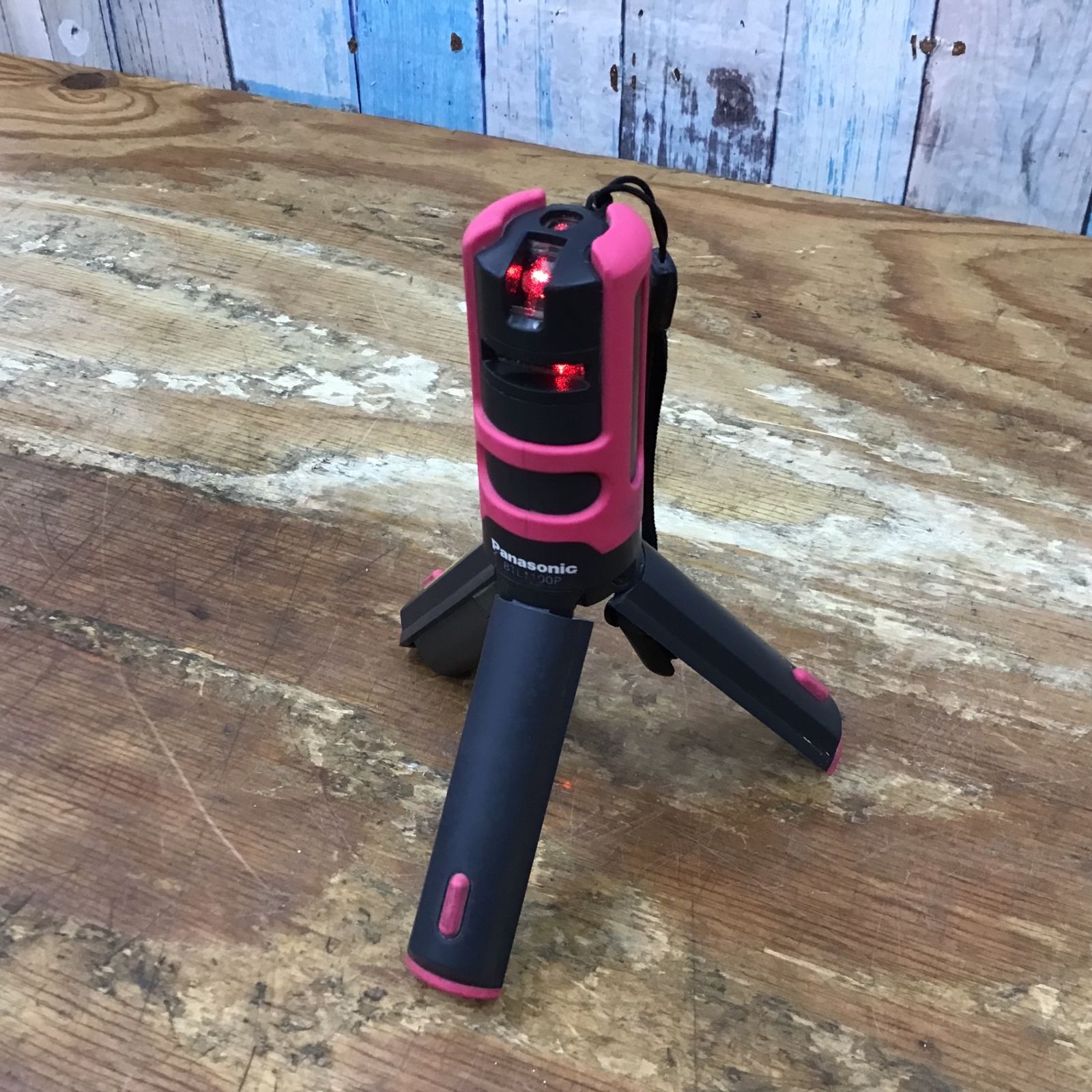 中古】Panasonic レーザーマーカー 墨出し名人 BTL1100R BTL1100P 