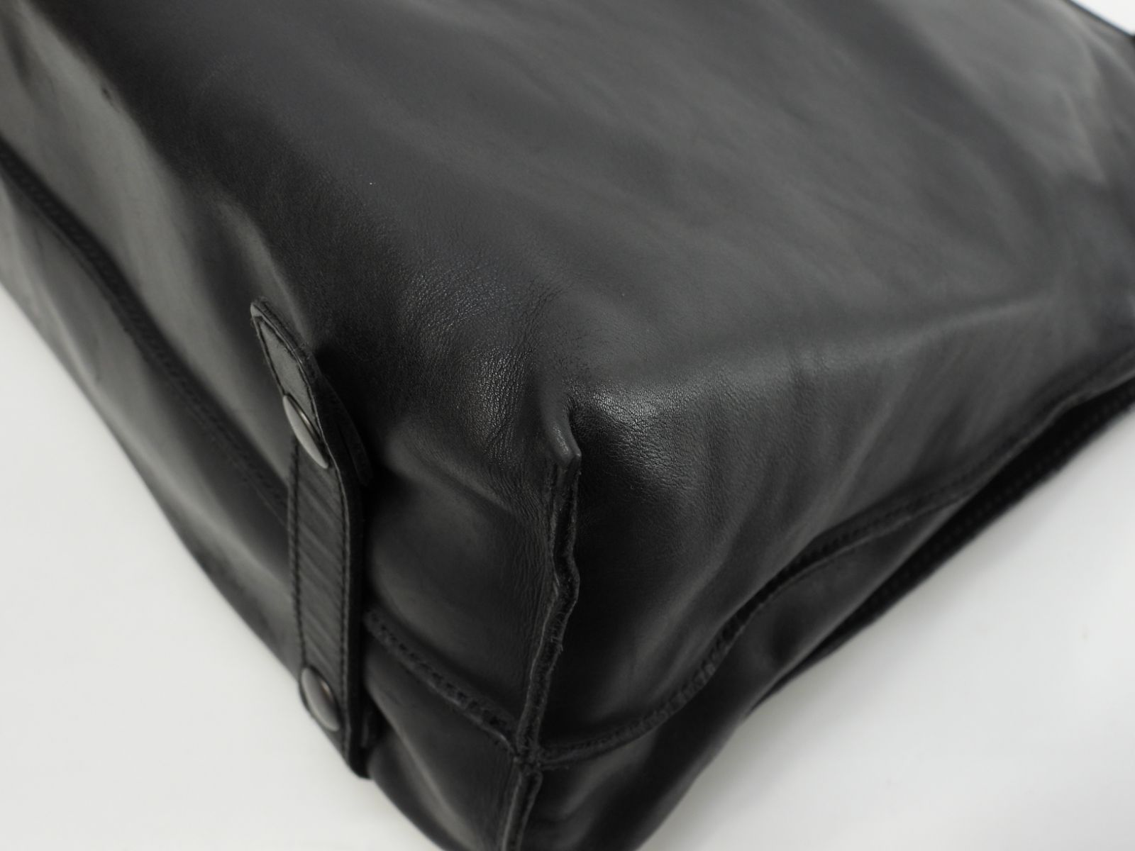 ボッテガヴェネタ メッセンジャーバッグ イントレチャート レザー黒