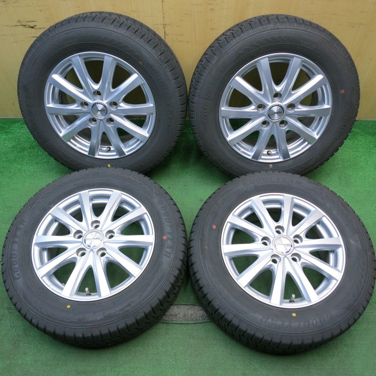 キレイ 22年 スタッドレス 195|65R15 グッドイヤー アイスナビ8 ravrion RS01 ラブリオン 15インチ PCD114.3|5H 5053105HAス