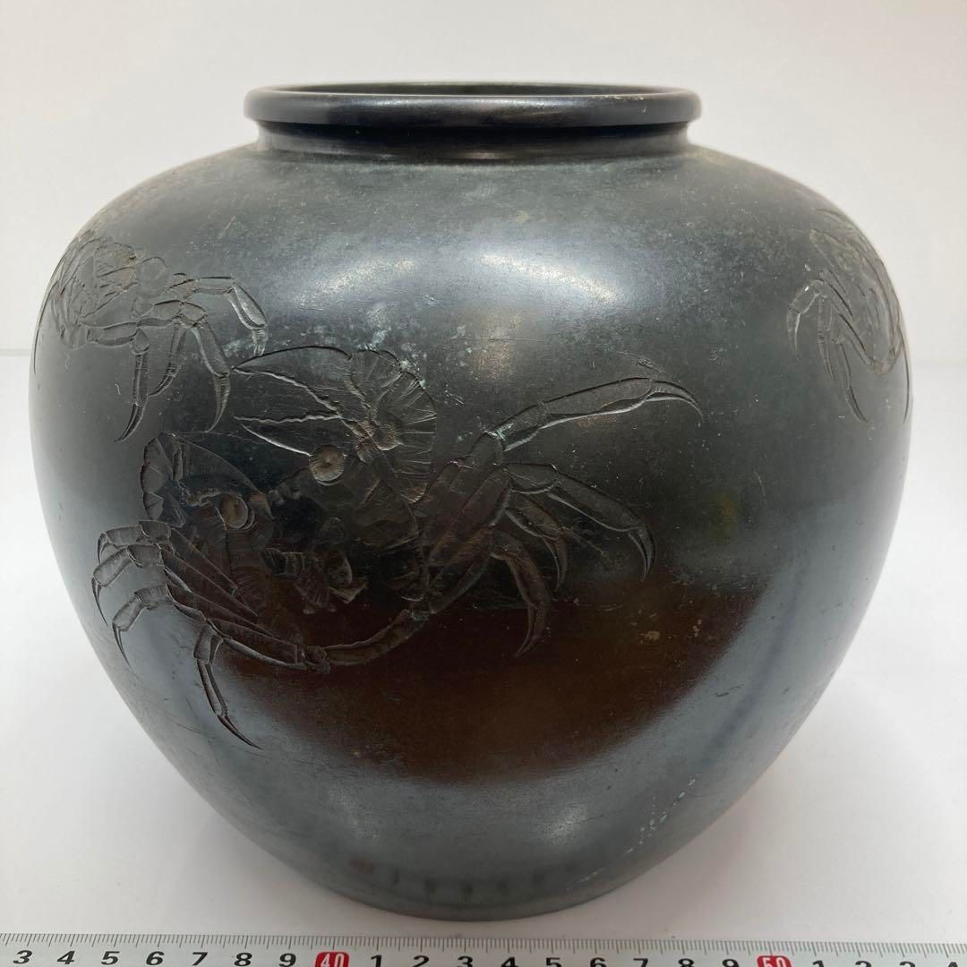 在銘 カニ彫 古銅花瓶 タカオ 直径18㎝ 東山6-0114
