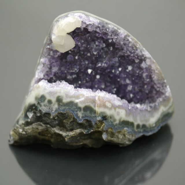 アメジストドーム カルサイト共生 ウルグアイ産 ウルグアイ産