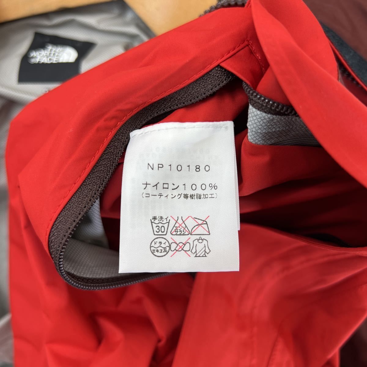 比較的美品 ☆ ノースフェイス THE NORTH FACE NP10180 ドットショット ジャケット マウンテンパーカー エンジ レッド M アウトドア■N172 比較的美品 ☆ ノースフェイス THE NORTH FACE NP10180 ドットショット
