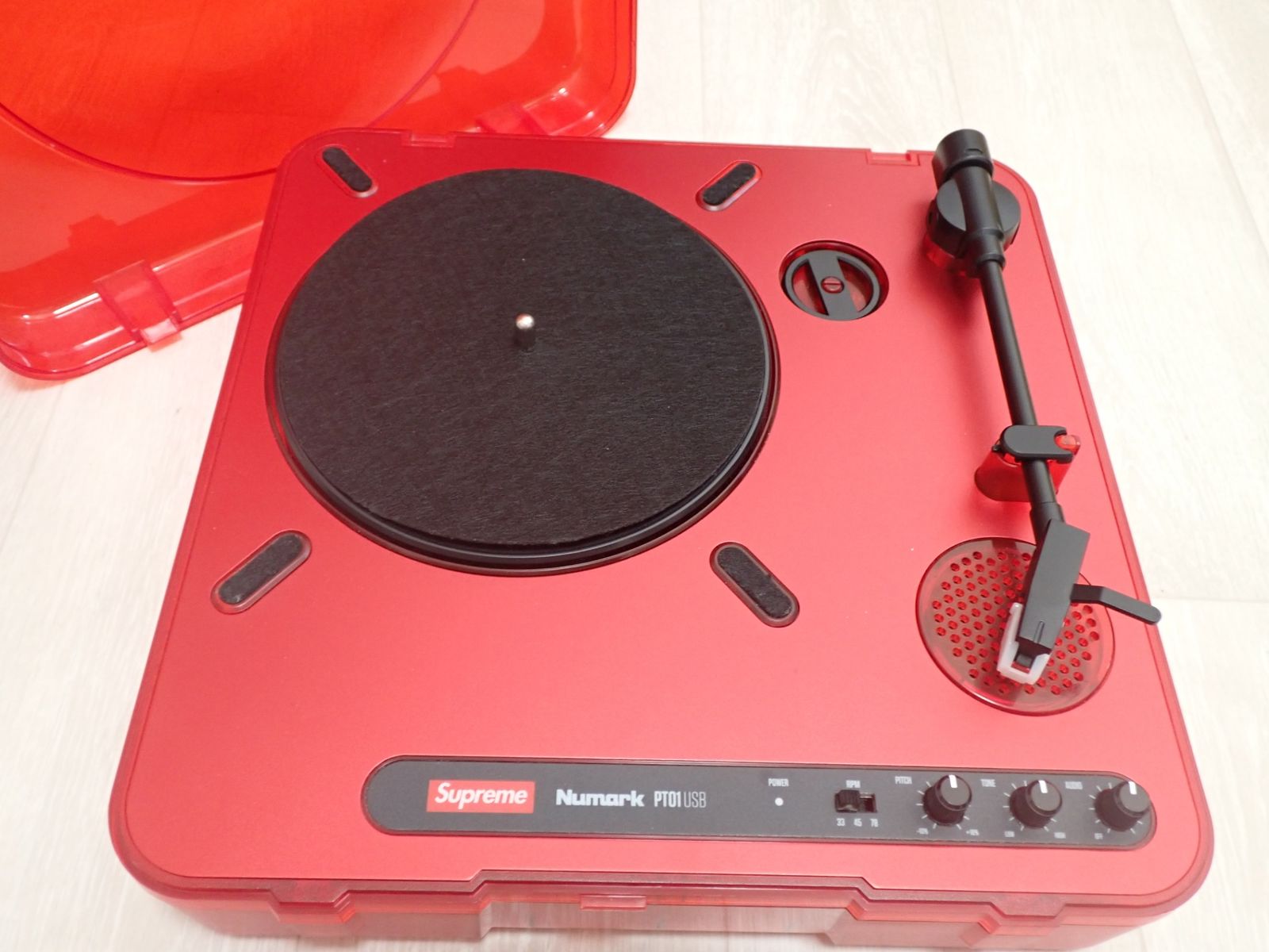期間限定出品！ Supreme レコードプレイヤー Numark PT01 Supreme Numark® PT01 Portable Turntable - Supreme 通販