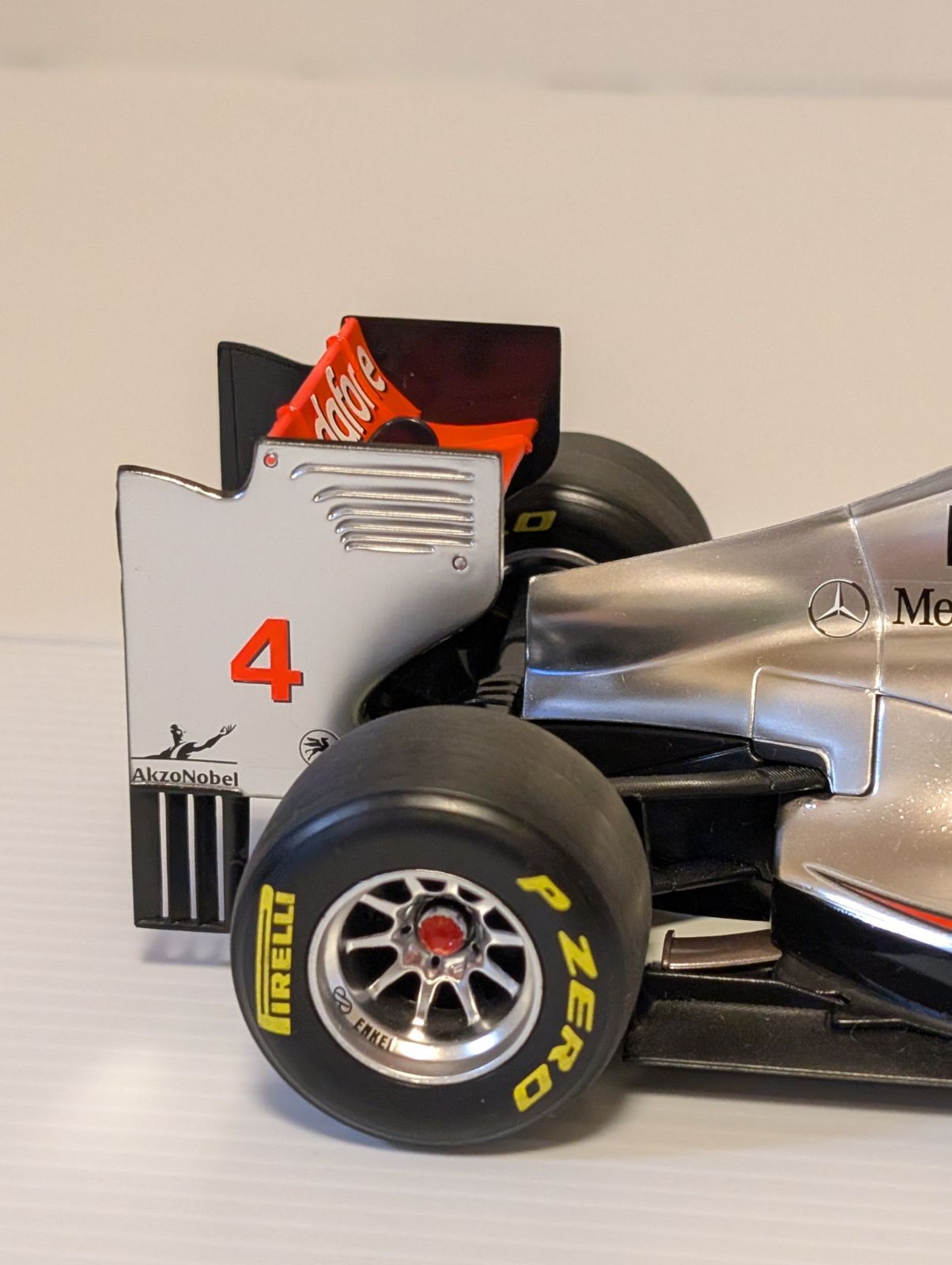 1⁄18 マクラーレン メルセデス MP4-29 J.バトン 2014 MINICHAMPS